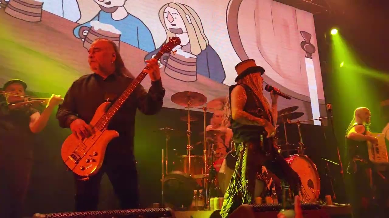 Korpiklaani - A man with a plan (Live Santiago, 30-11-2023)