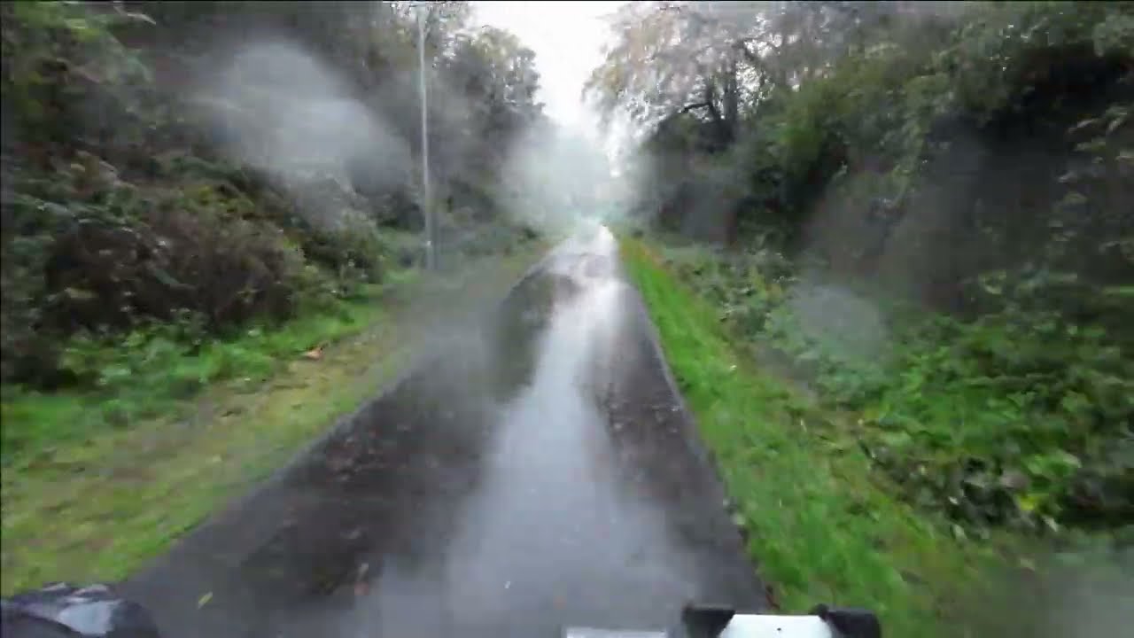 Kaabo Mantis King GT  ( Riding In Rain Going Through Puddles )