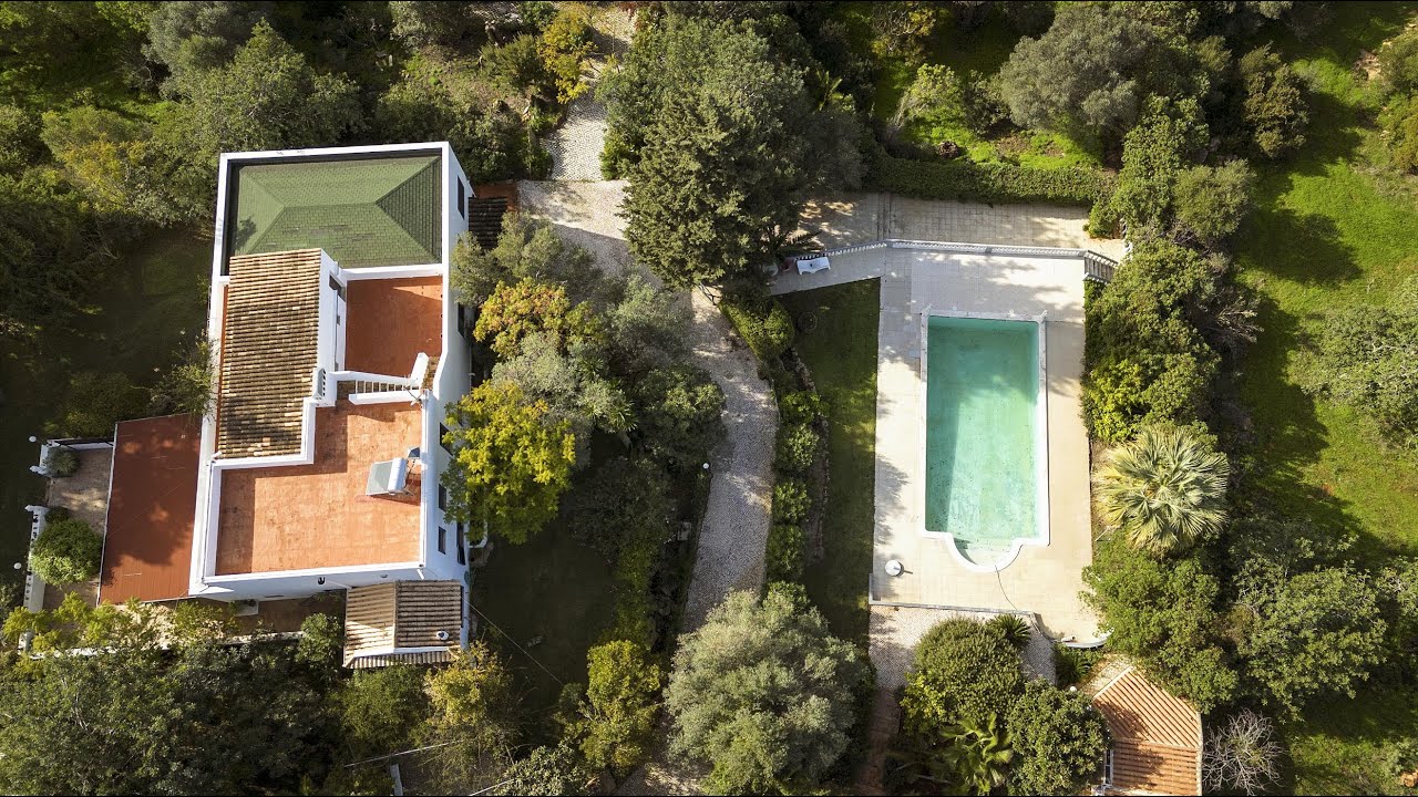 Moradia com terreno de 6.000 m², piscina e múltiplo anexos – Olhão - Algarve