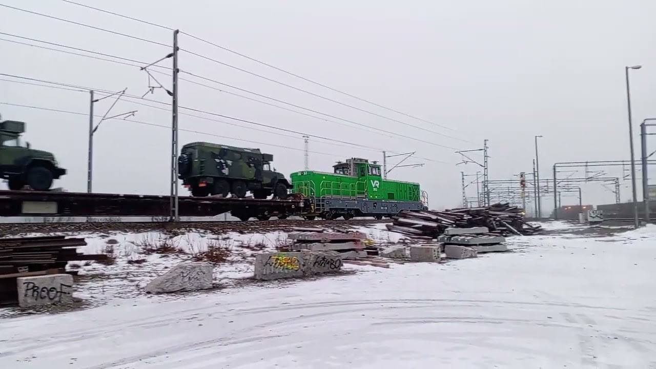 Finnish military train pulled by Dr19 arrives Tampere 11.2.2025