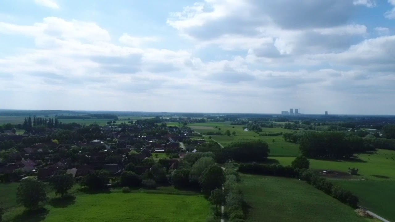 Drohne &uuml;ber Feld