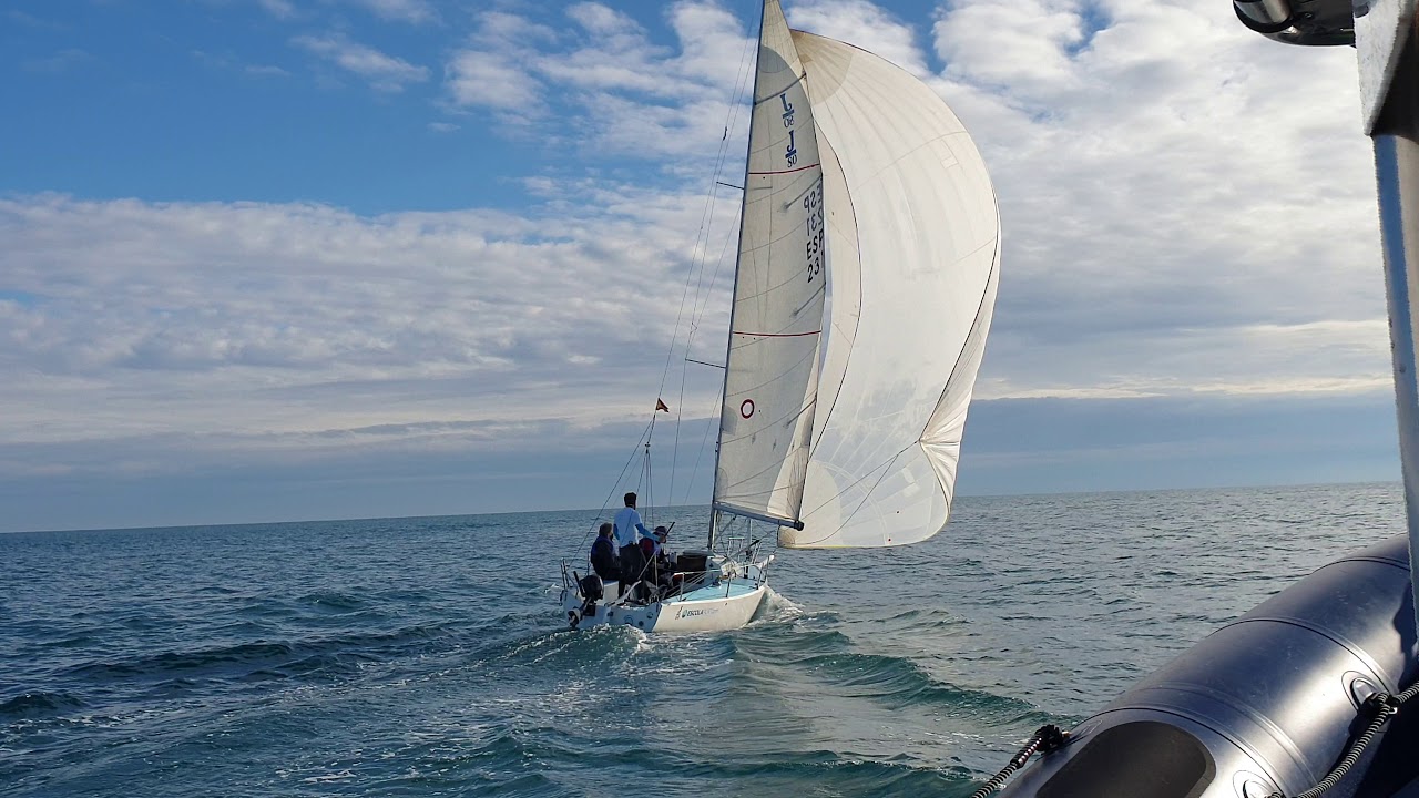 Pasando por barlovento con Genaker [Equipo Regatas Escola Port]