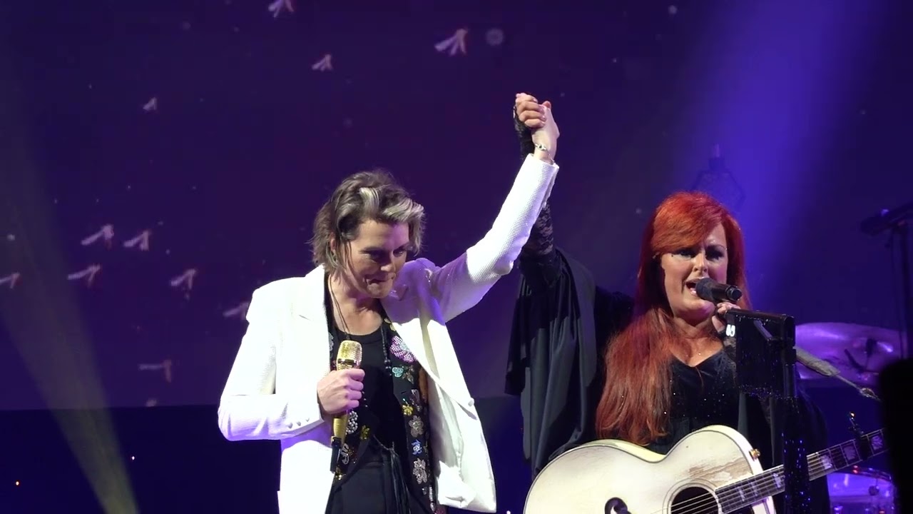 Wynonna Judd and Brandi Carlile - Love is Alive The Judds Final Tour 10.1.22 Toledo, Oh