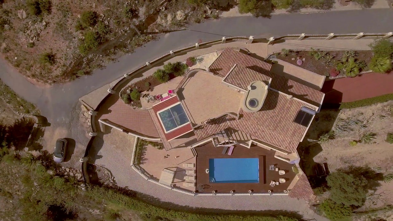 Villa de charme à vendre en Algarve, vue mer panoramique, piscine. Proche plages et terrains de golf