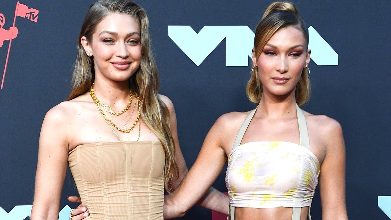 Watch Gigi and Bella Hadid Get Playful on the Red Carpet at the 2019 MTV VMAs