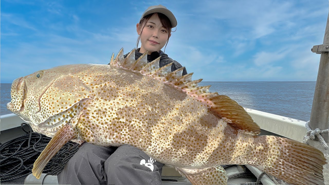 【完全ノーカット】 沖縄で超大物泳がせ釣り！ 釣りガール vs 巨大ハタ(アーラミーバイ) [春の沖縄編 #1]