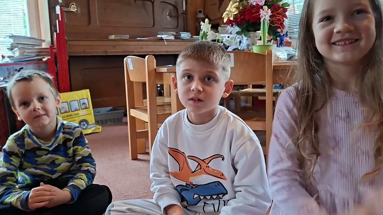 Ide slimák po ceste🐚