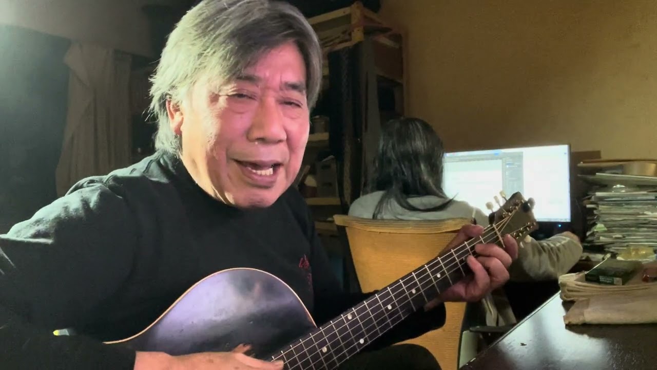 マーツーの背中入り動画！　明日のライブに向けて練習するが、ウヰスキー300cc摂取で練習にならず、、、まぁ、んでも、それなりに、歌えましたとさ！