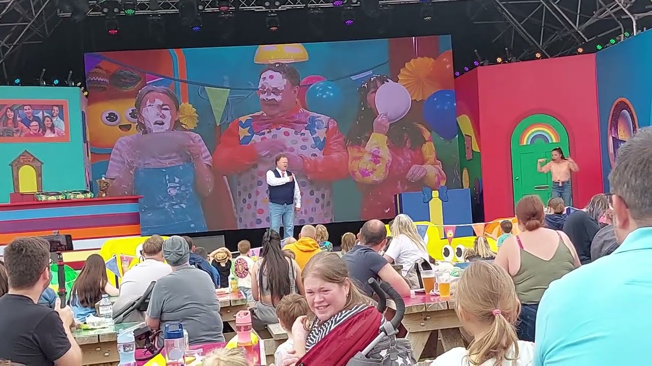 Alton Towers Cbeebies Land 10th Birthday Party Featuring Justin Fletcher Live.