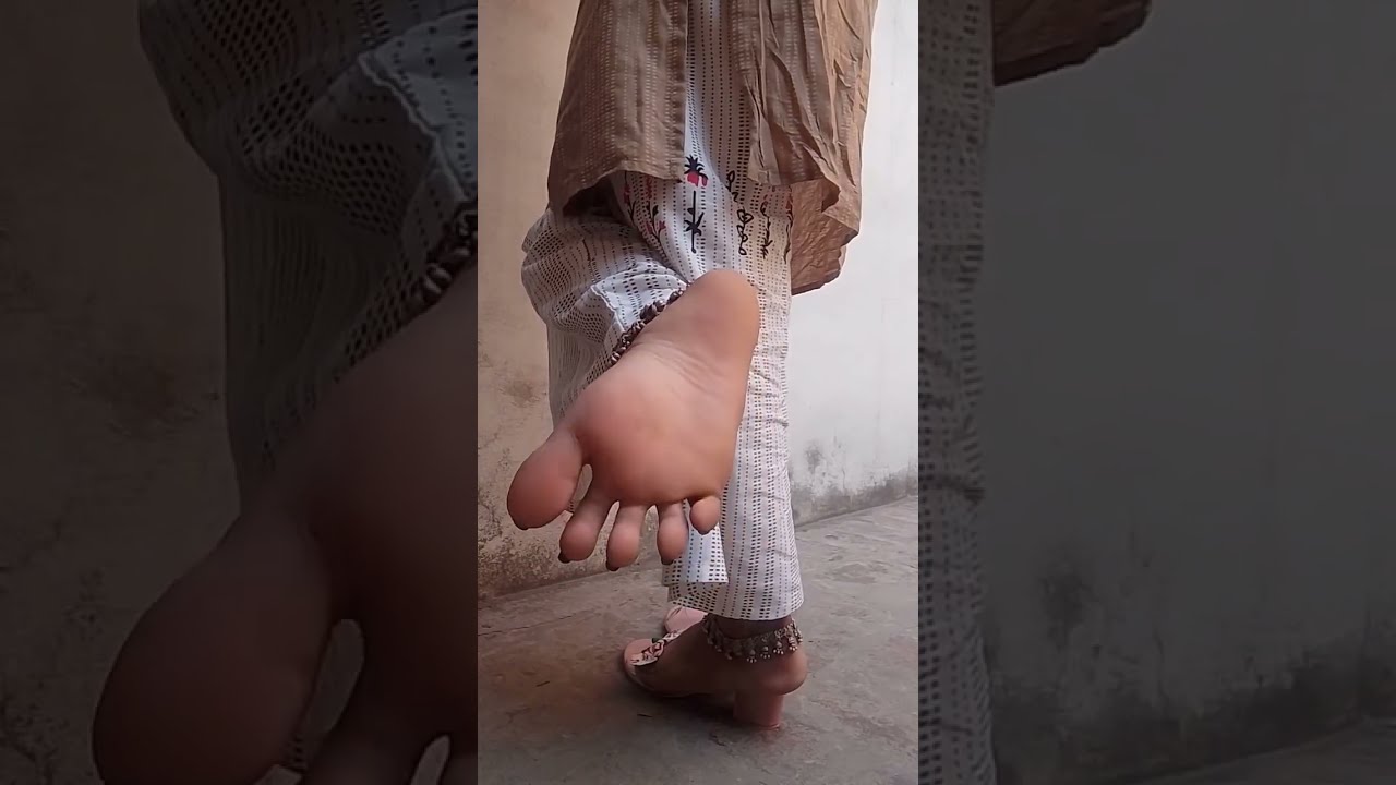 Are you fascinated with anklets? Smooth soles... #feet #soles #toes 