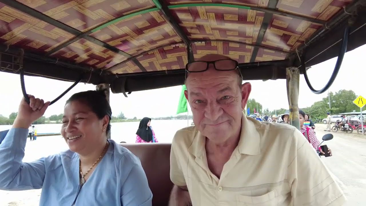 KAMBODSCHA, KAMPOT, LOY KATONG AUF KAMBODSCHANISCH, LONGBOAD RACING