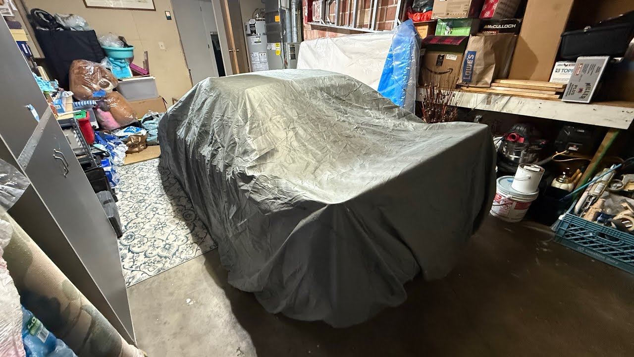 Bringing out my 1985 Aw11 toyota mr2! After 9 months of being stock in the garage!.