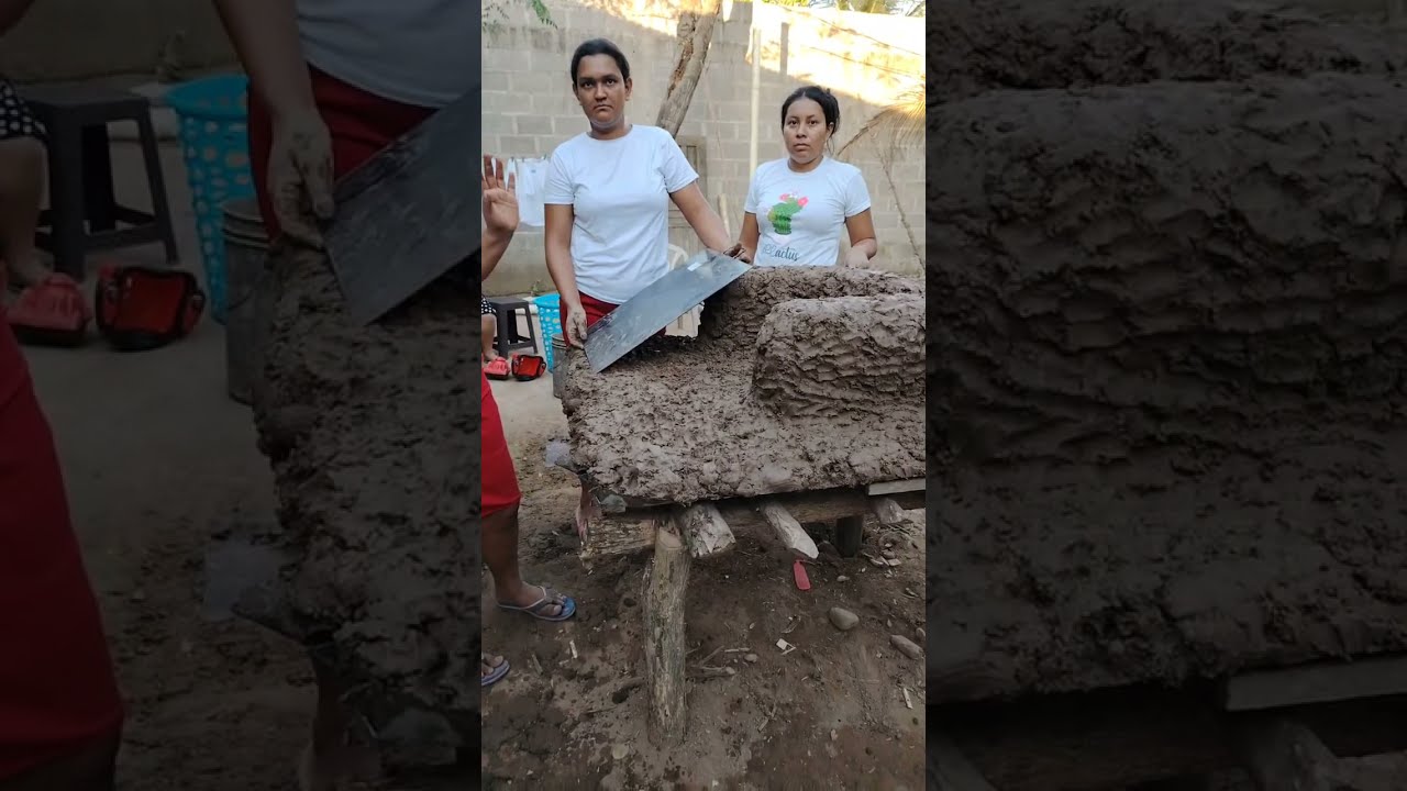 Asiendo una ornilla de tierrra y cómal para una actividad de 