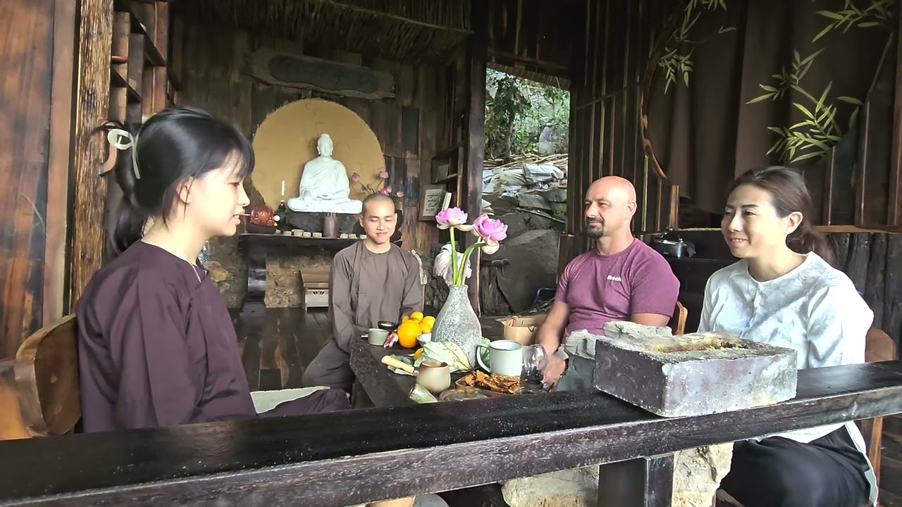 Tình thương ấm lại  - Buổi gặp gỡ mạnh thường quân bảo trợ cho cháu Ngân Hà (Khánh Hoà)