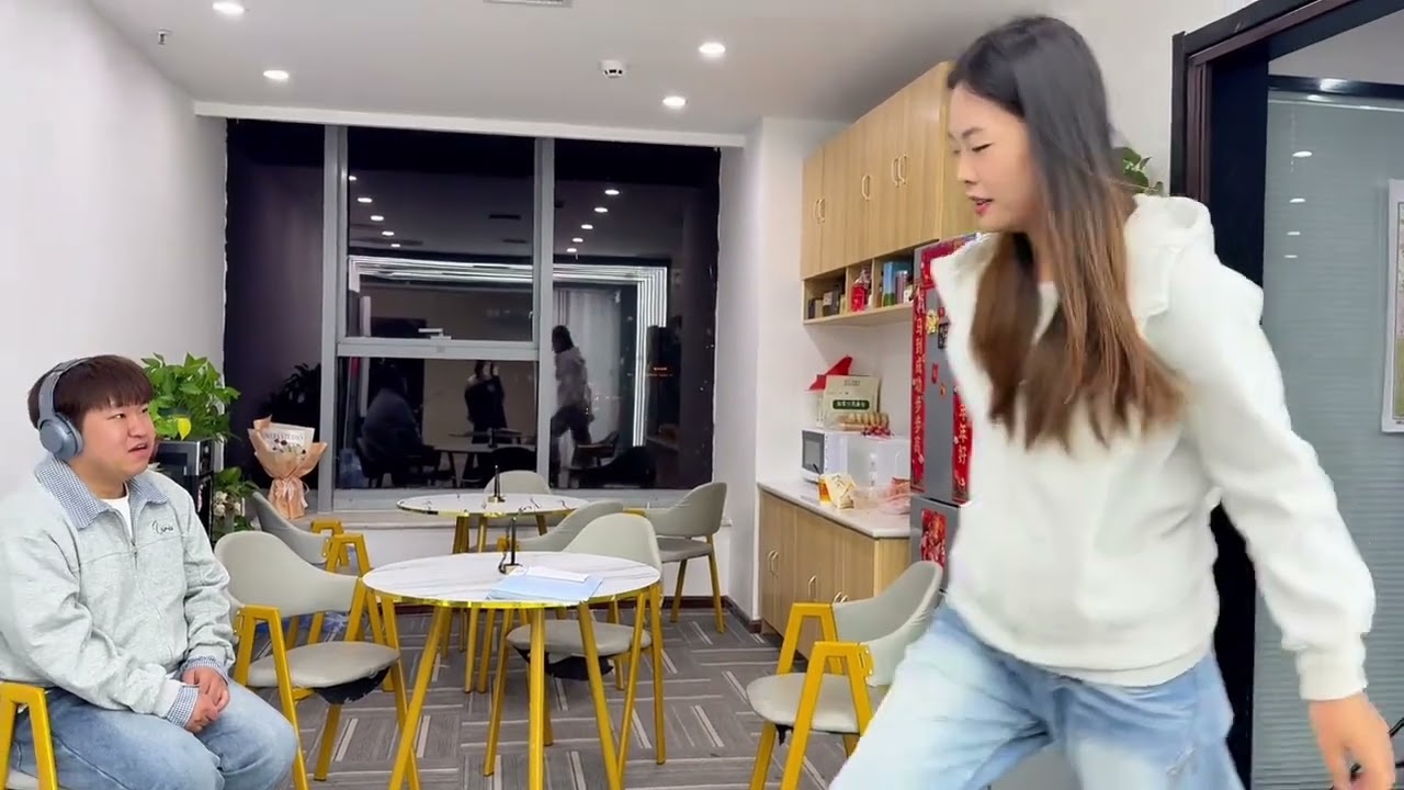 Manager Wu's Secret Meeting in Xiaoman's Private Room: Exclusive Insight
