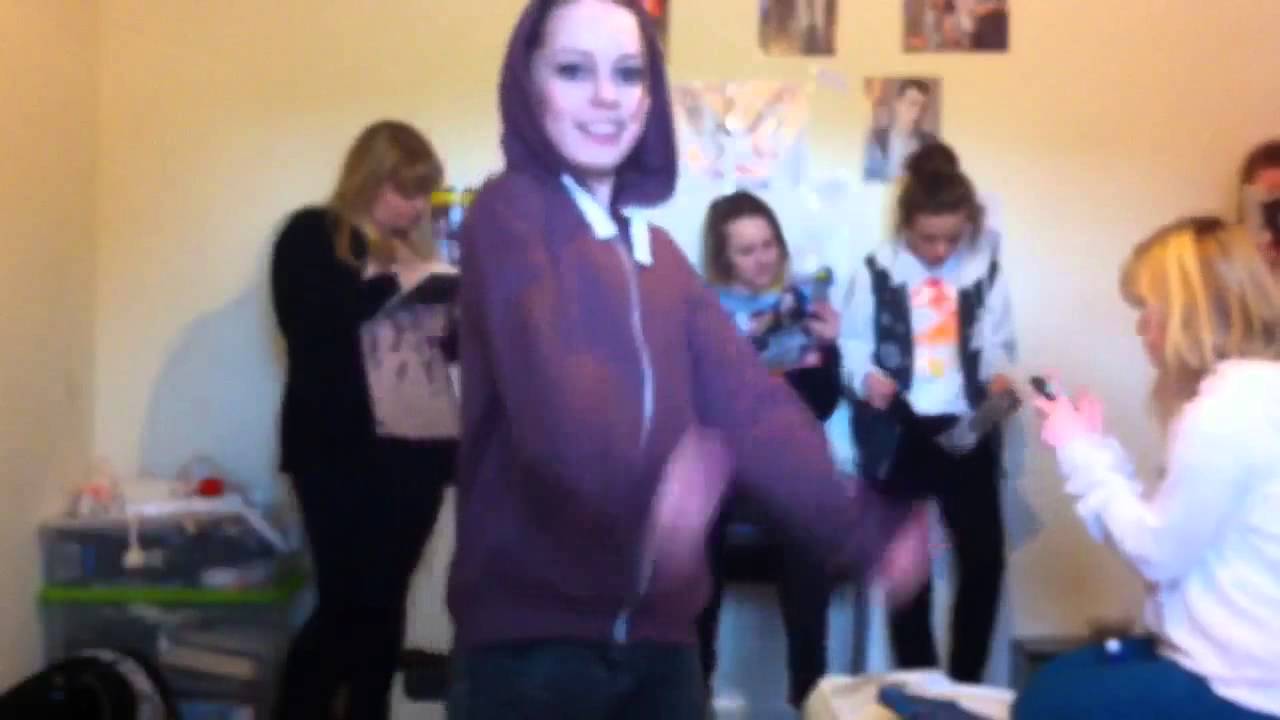 Harlem Shake six girls
