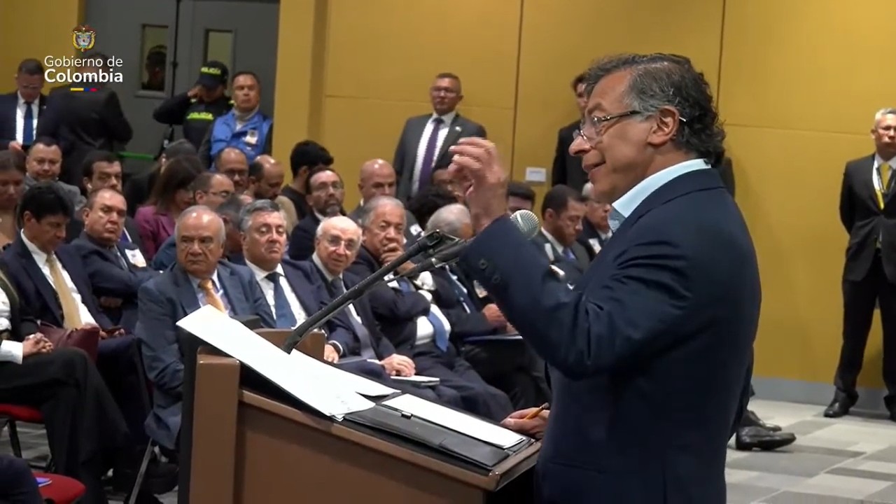 ¡Lo Aplaudieron! INTELECTUALES Y ACADÉMICOS por esta CÁTEDRA que  les Dio en este FORO UNIVERSITARIO