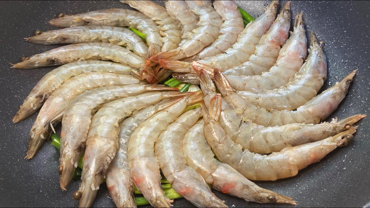 煮大虾时，最忌加水煮了，酒店大厨教我一招，虾肉鲜嫩不腥很入味 。【 Magic Food】