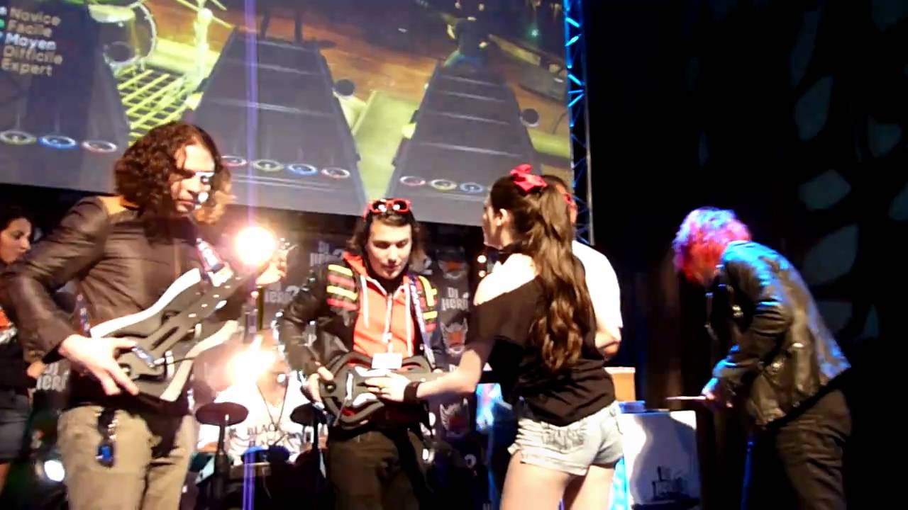 My Chemical Romance (playing Na Na Na on guitar hero & interview) @ Paris Game Week le 28 10 2010