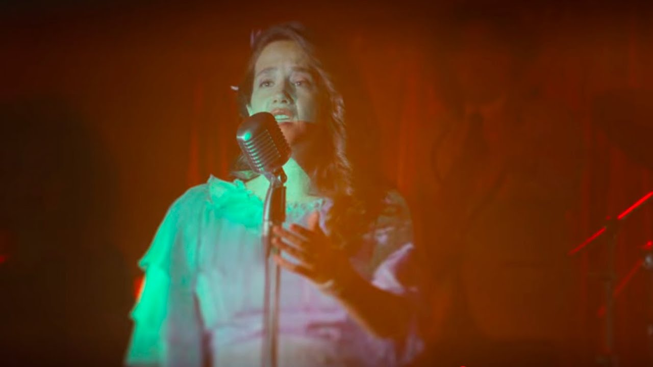 Ximena Sariñana - La gata bajo la lluvia (La Casa de las Flores, La Película)