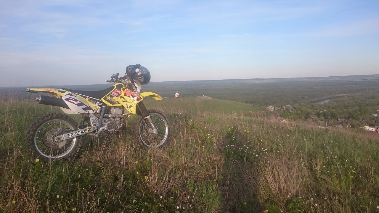 Suzuki DRZ400E. Испытание внешнего микрофона в шлеме.