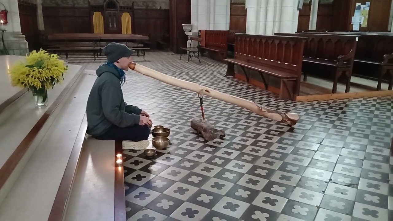 Didgeridoo profond et lent, à l'église par Esprit Nomade