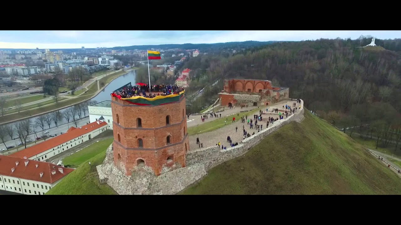 Vienybės vėliava apjuosė Gedimino pilį [Pripučiamas filmas]