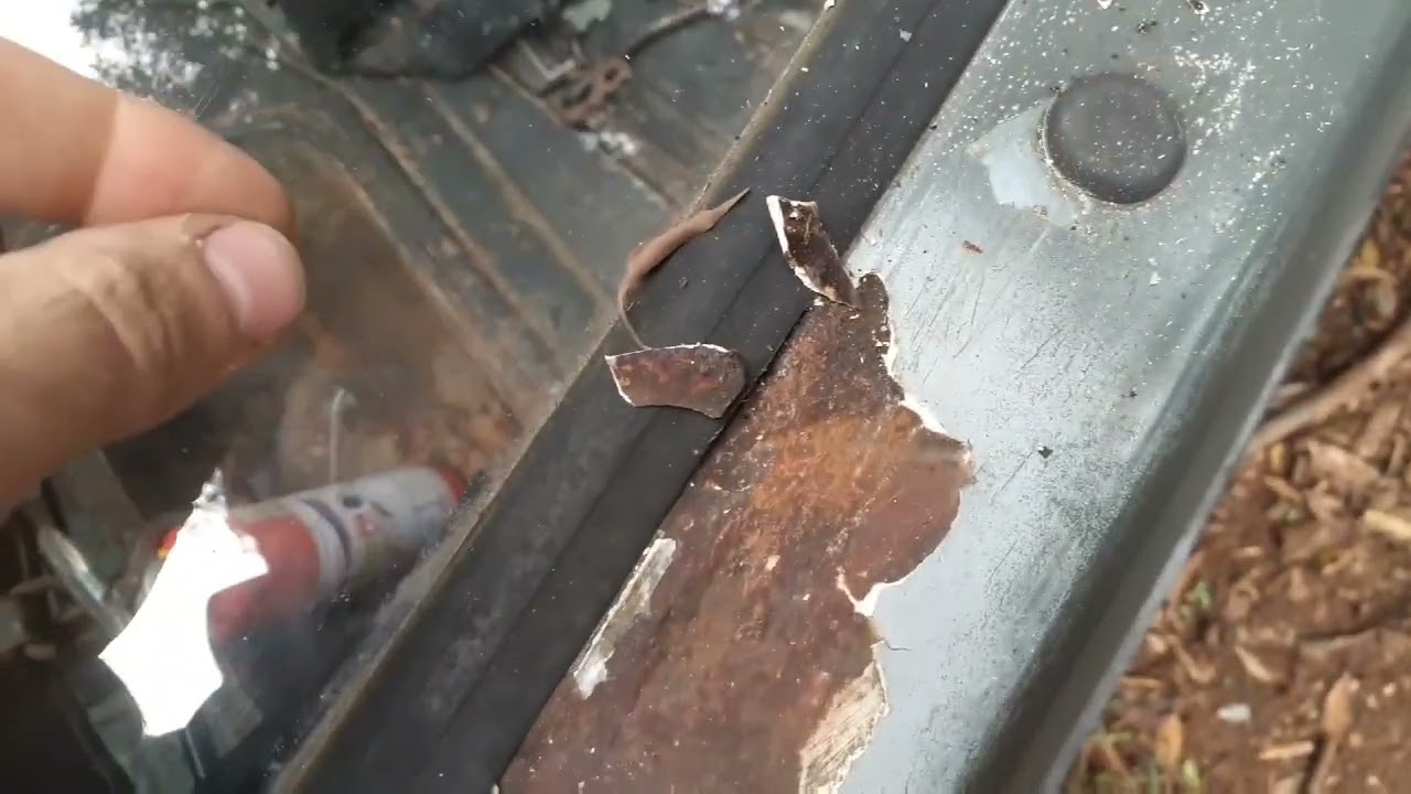 Como neutralizar a ferrugem antes de reformar um carro antigo .