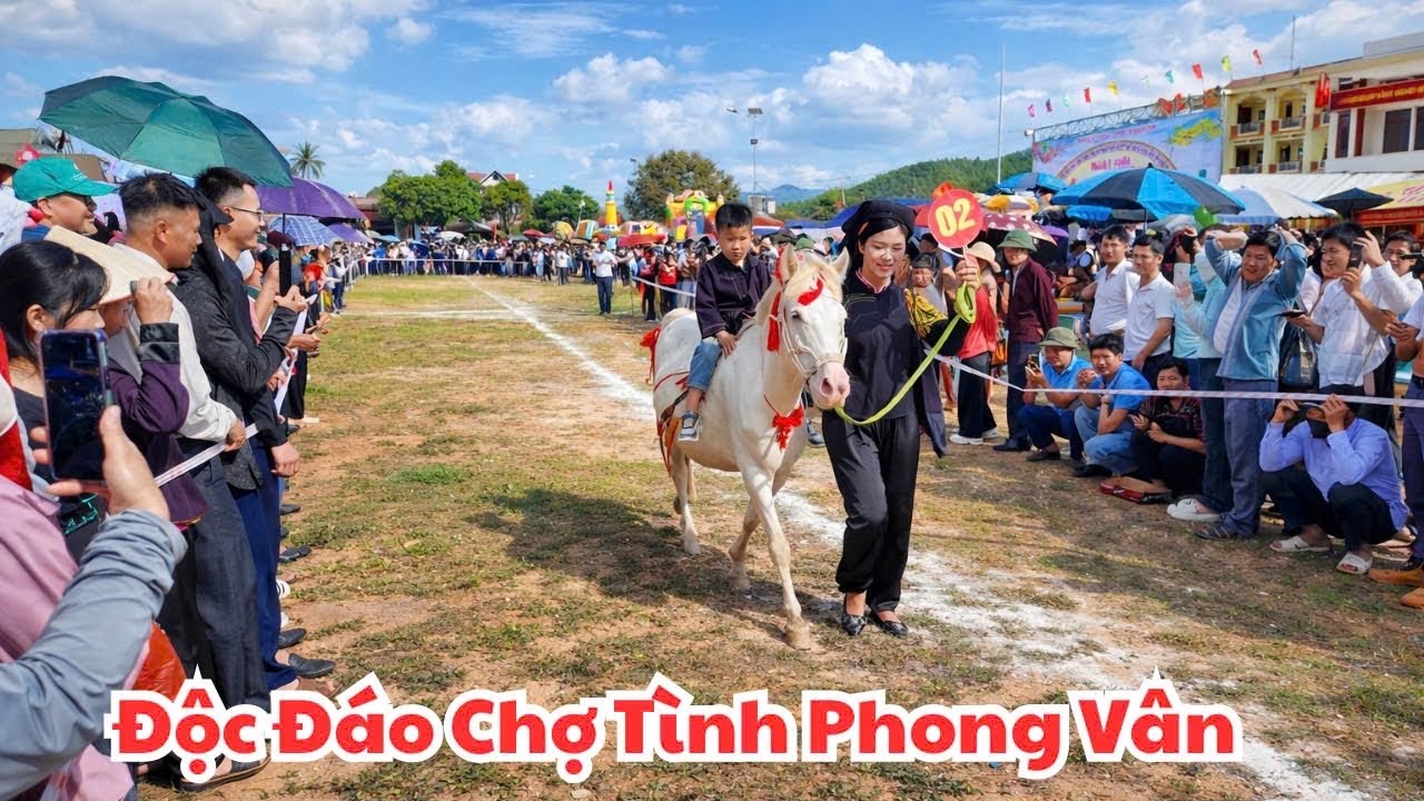 Độc Đáo Có Một Không Hai Tại Phiên Chợ Tình 14 Tháng Giêng Tại Phong Vân, Bắc Ninh.
