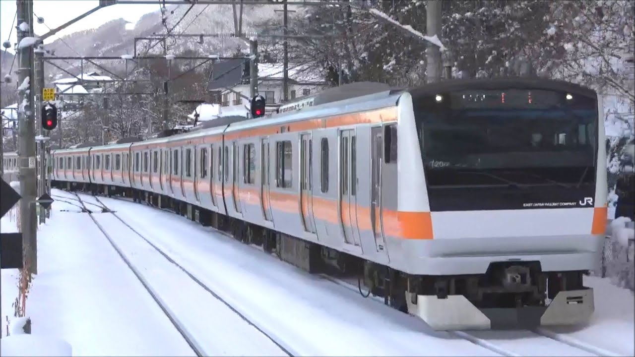 中央快速線用 E233系T20編成 雪の姨捨駅ｽｲｯﾁﾊﾞｯｸで特急・普通列車を待避ｸﾞﾘｰﾝ車組込み準備の為 ＮＮ・長総に入場回送される！2022.1.5 JR篠ノ井線　panasd 2552