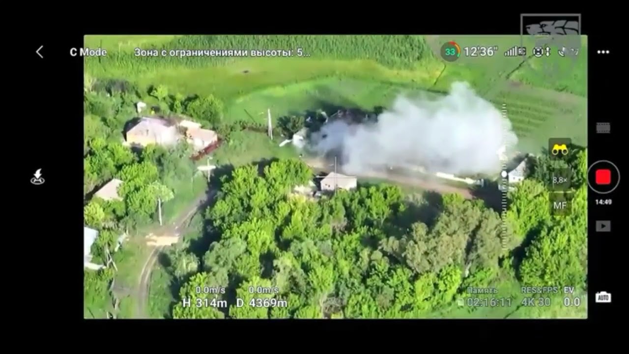 Russian Soldiers Run For Their Lives As Ukrainian Forces Bomb A Occupied House | CREDIBLE News