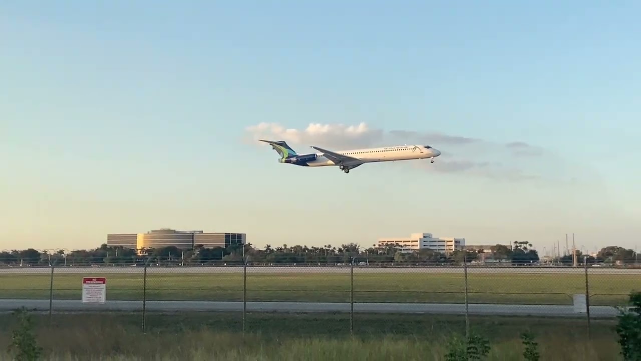 Plane spotting in Miami int AirPort 12/26/25