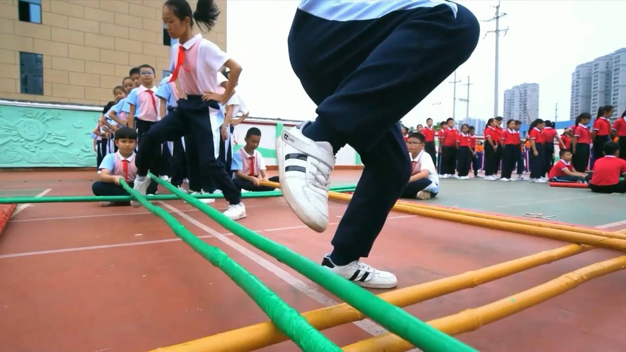 GLOBALink | Primary school in S. China's Nanning organizes Bamboo Dance during breaks