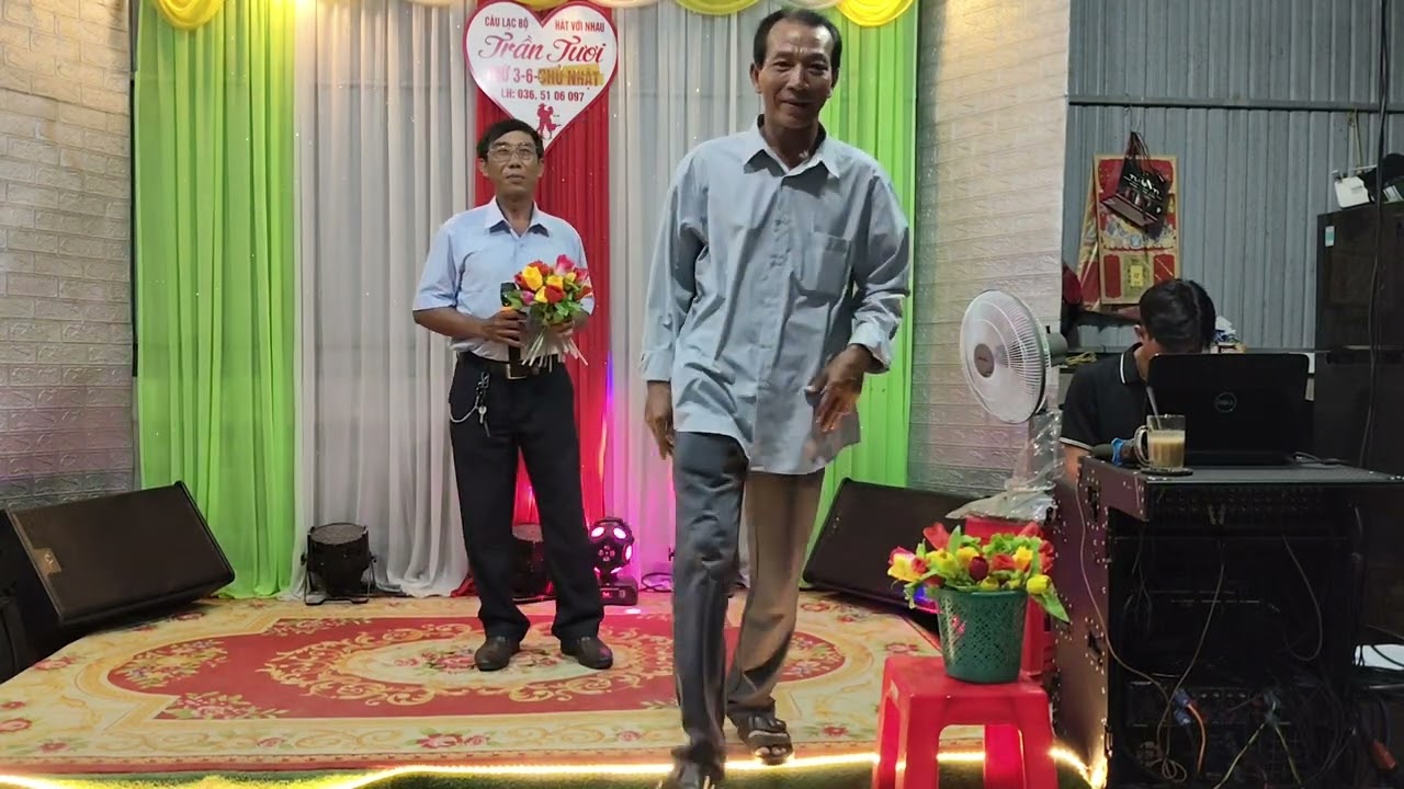 Anh út giao lưu CLB trần tươi ca khúc hoa nở về đêm 