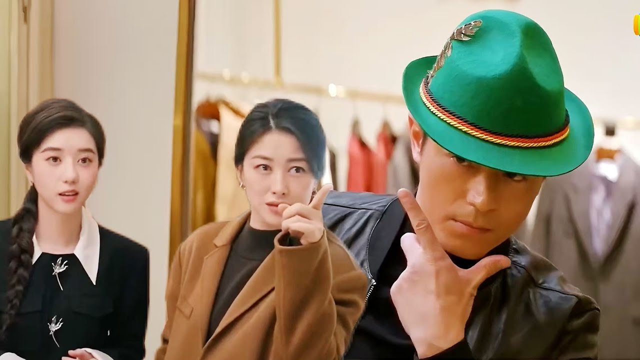 💉The strange man tried on hats one by one! In the end, he actually chose a green one?!