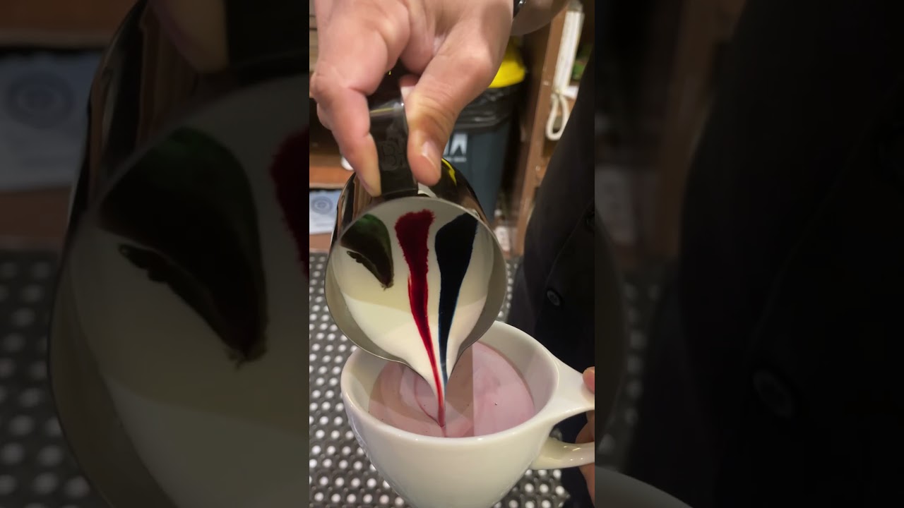 Colored latte art/rainbow latte art/coloured latte art #latte artist#baristaskill #latteartrosetta