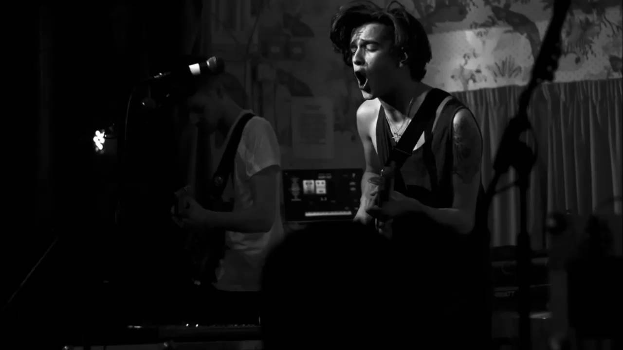 Drive Like I Do (The 1975) - Au Bord de la Mer (HQ)