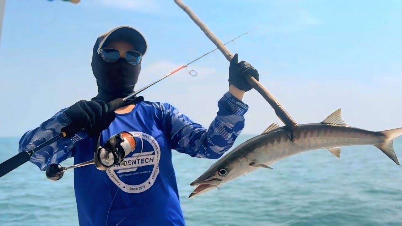 REJEKI BANGUN TIDUR ANGLER CANTIK, langsung strike ikan BEG4L menggunakan joran baru || Lady Angler