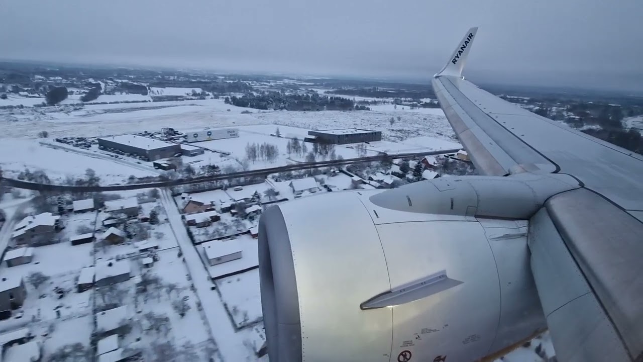 Ryanair 737-8AS landing in snowy Vilnius | Nürnberg - Vilnius