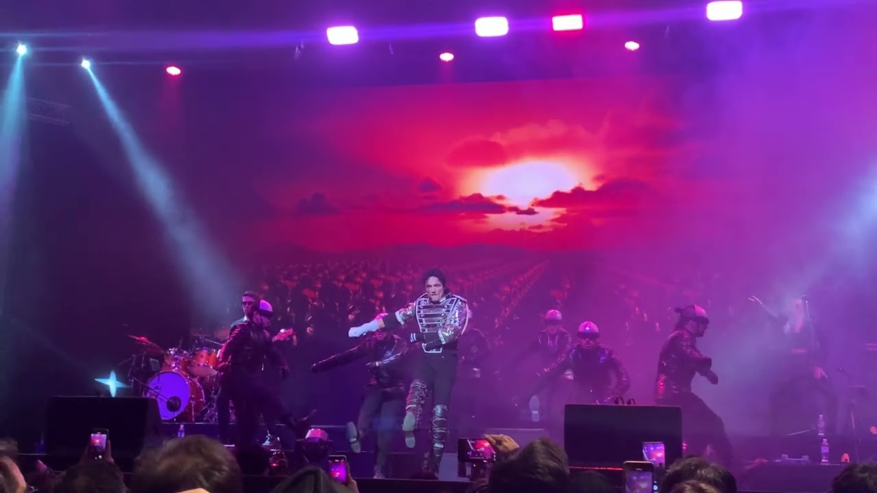 Lenny Jay en el Teatro Caupolicán de Chile: They Don't Care About Us - This is Michael - HD HQ