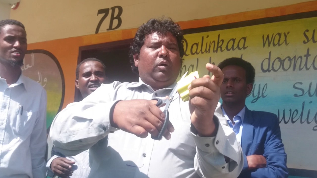 Nin Hindiya oo ka yaabiyey Ardayda Dugsiga Ibnu-Qayim ee Hargeisa