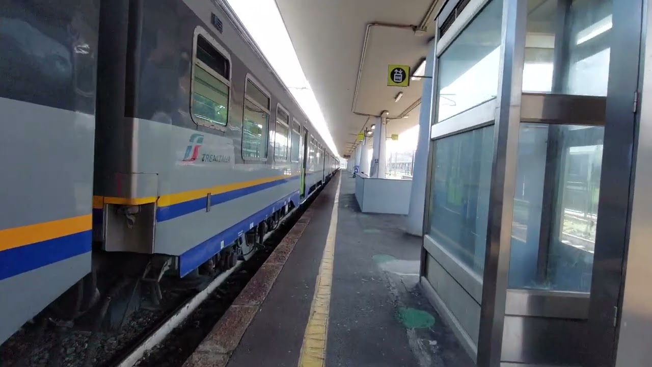 E464.568 fermo al Binario 8 (panoramica completa)