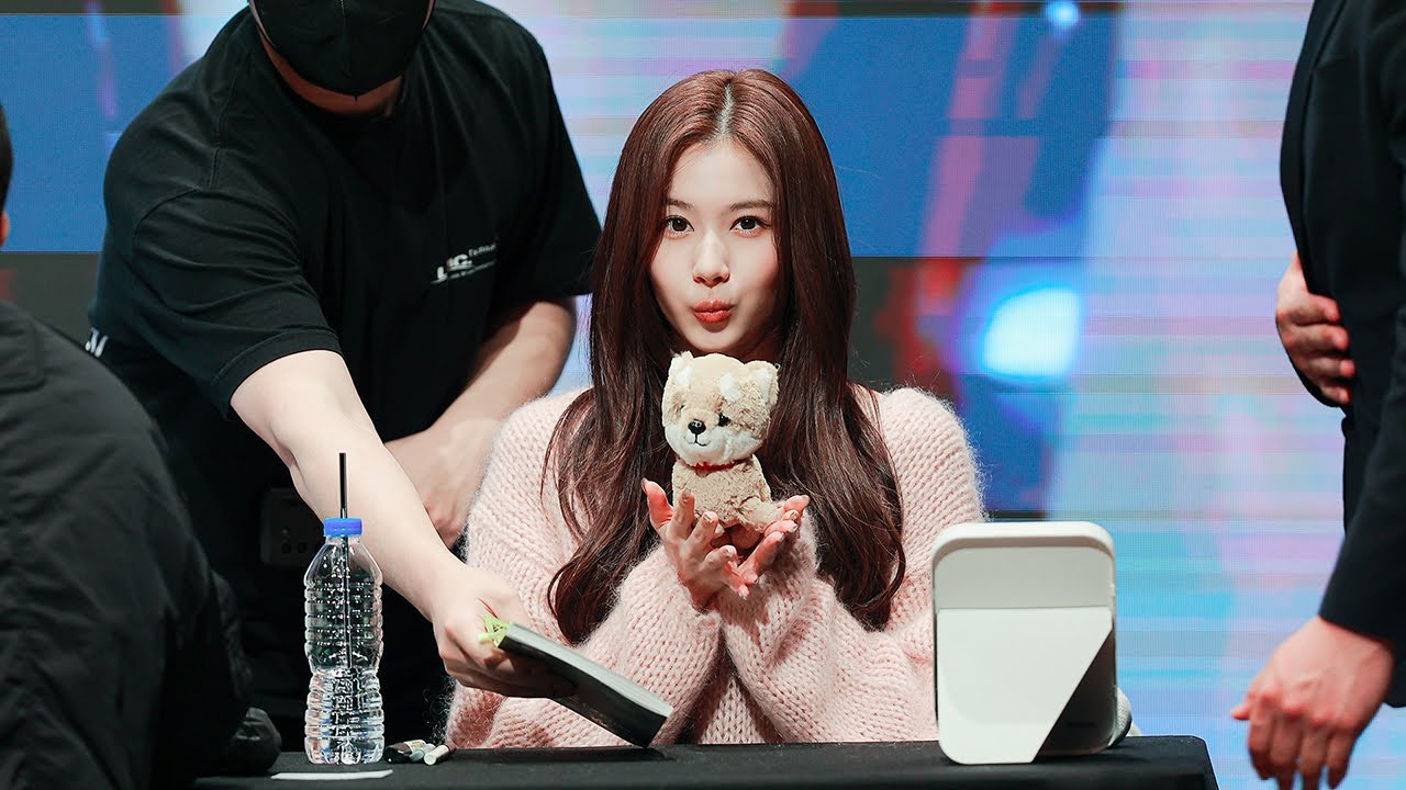240309 트와이스 사나 팬싸인회 직캠 (TWICE SANA)