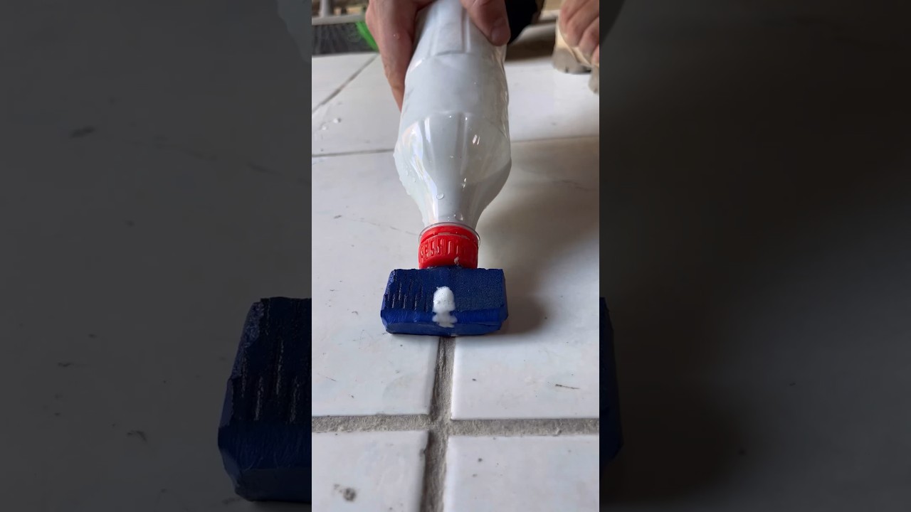 Nunca foi t&atilde;o f&aacute;cil Rejuntar!!!Melhor inven&ccedil;&atilde;o que existe #dicas #diy #solu&ccedil;&otilde;es #ferramentas #ideias