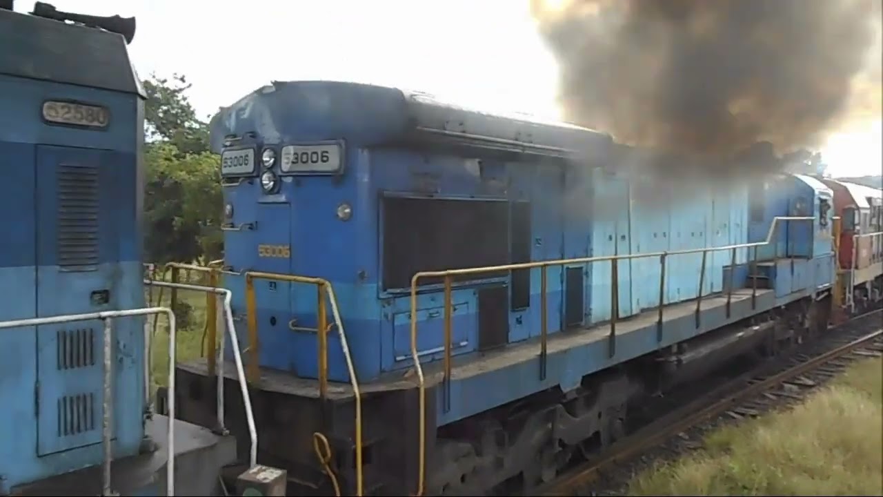 C30-7 53006 y DF7 52580 partiendo desde Patio Norte, Santa Clara, en direccion a Camagüey.
