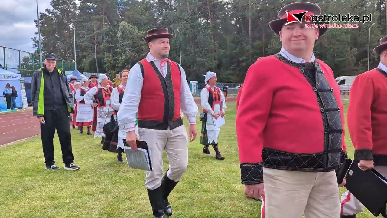 Dożynki gminne w Lelisie - korowód dożynkowy 