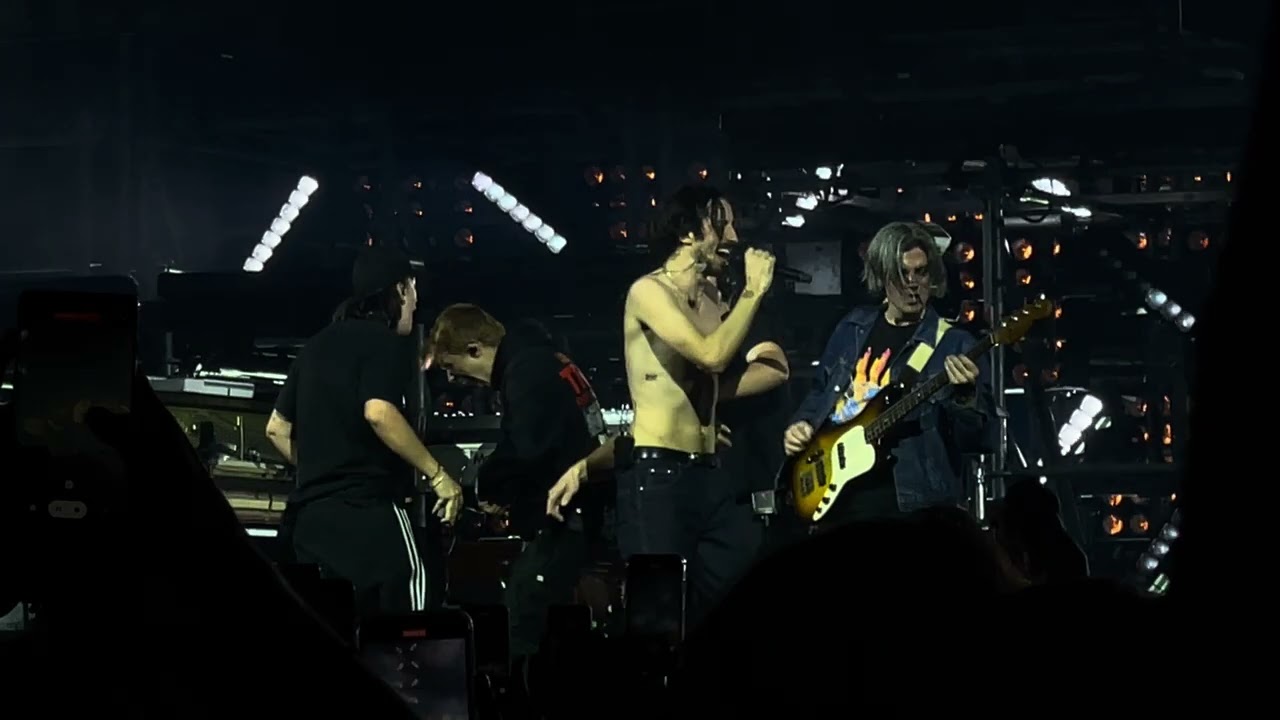 Lomepal - Tee / Mauvais Ordre (Paris 06/12/23) Accor Arena 4k