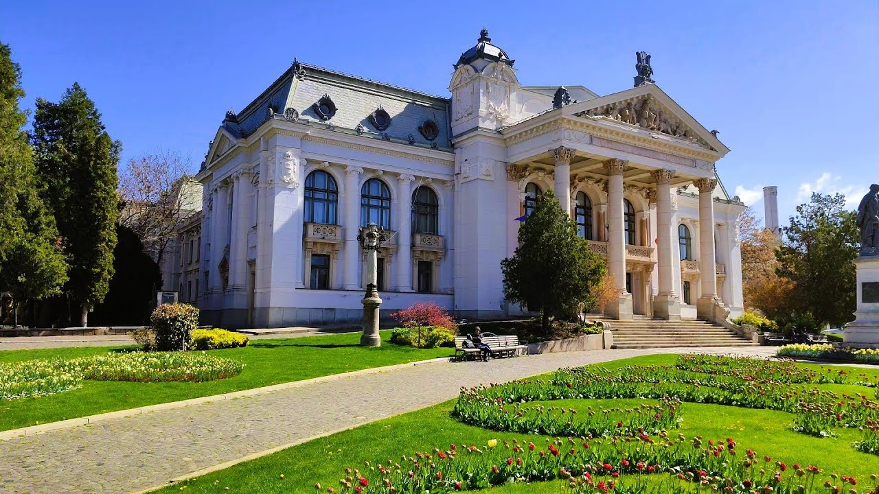 Iasi, A Serene Walk from Piata Unirii to Podu Ros