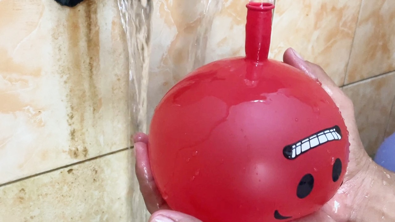 BLOWING BALLOONS WITH WATER, UNTIL THEY BECOME BIG AND EXPLODE, RED BALLOONS FOUNTAIN