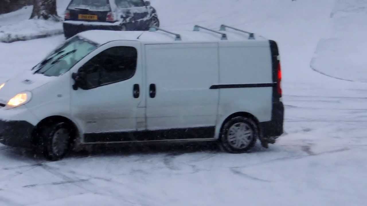 Vehicles struggle with icy hill - Bexhill-on-Sea